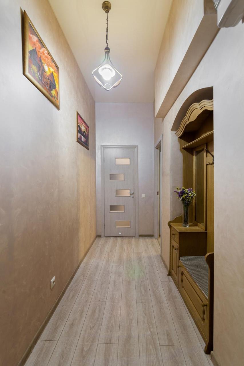 Friends House On Square Rynok Διαμέρισμα Λβιβ Εξωτερικό φωτογραφία