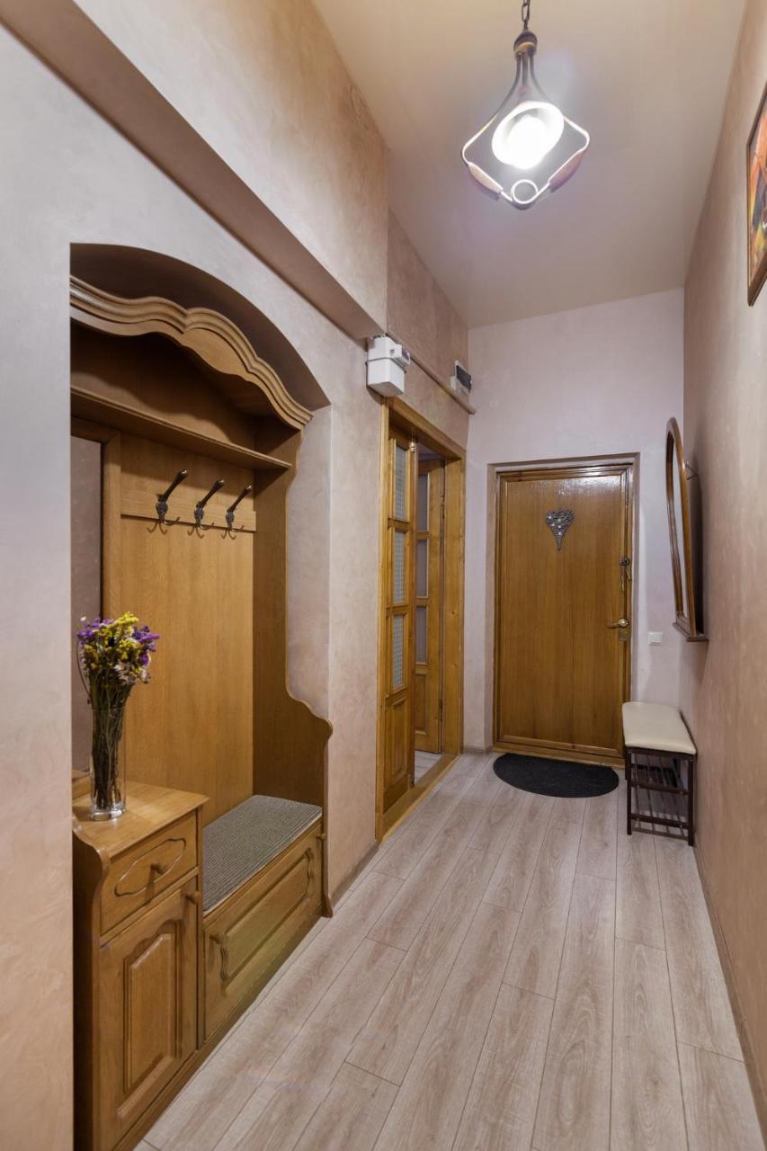 Friends House On Square Rynok Διαμέρισμα Λβιβ Εξωτερικό φωτογραφία