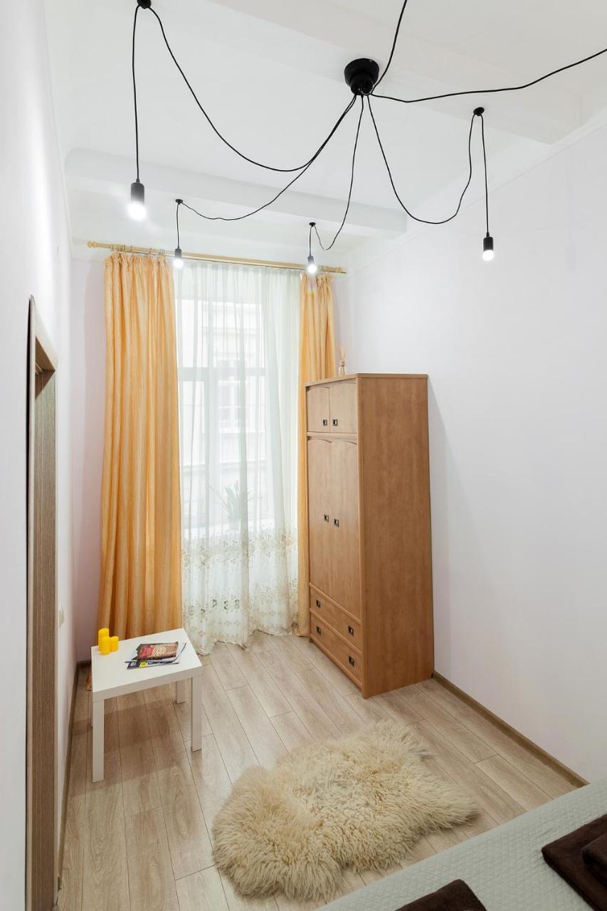 Friends House On Square Rynok Διαμέρισμα Λβιβ Εξωτερικό φωτογραφία