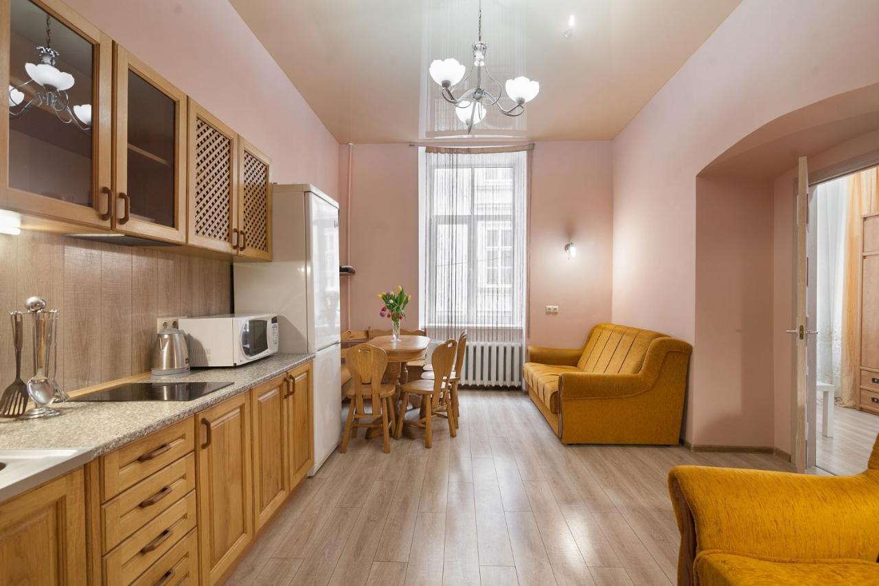 Friends House On Square Rynok Διαμέρισμα Λβιβ Εξωτερικό φωτογραφία