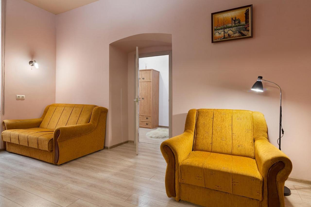 Friends House On Square Rynok Διαμέρισμα Λβιβ Εξωτερικό φωτογραφία